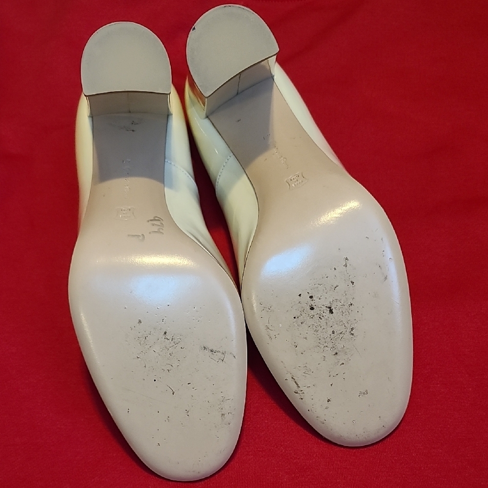 Gianvito Rossi Elegant Beige Heels - Picture 7 of 7